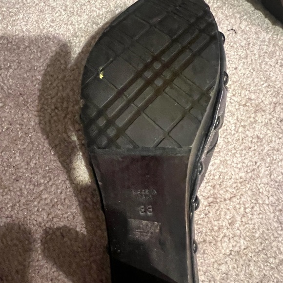 COPY - Beautiful Women’s preworn Burberry Clogs/Mules in Great Condition - Picture 3 of 5
